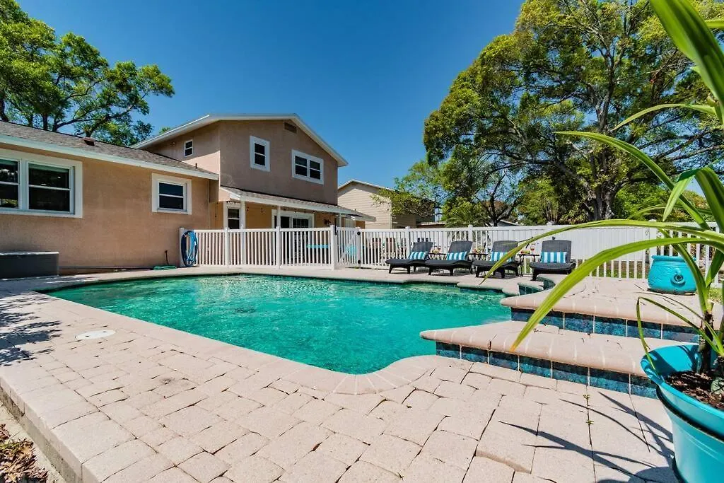 Villa Aqua Haven: Luxe Retreat With Pool & Boat Bliss à Tampa