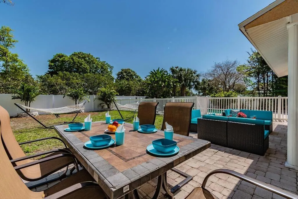 Hébergement de vacances Villa Aqua Haven: Luxe Retreat With Pool & Boat Bliss à Tampa