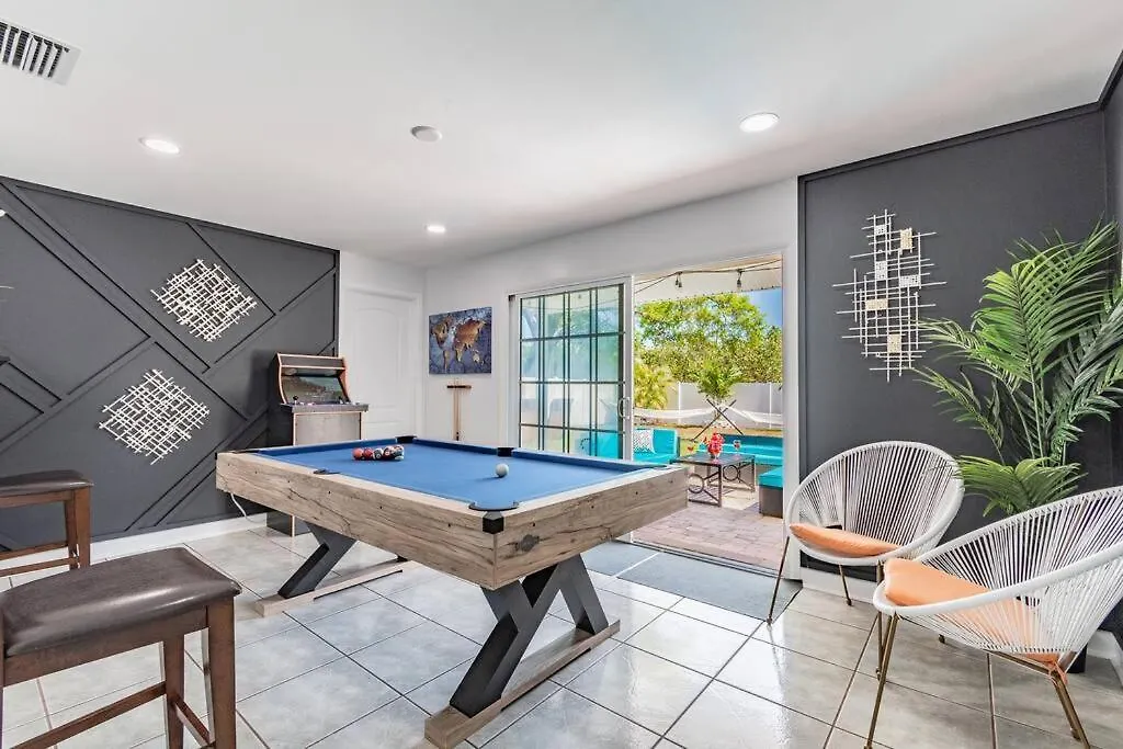 Villa Aqua Haven: Luxe Retreat With Pool & Boat Bliss à Tampa