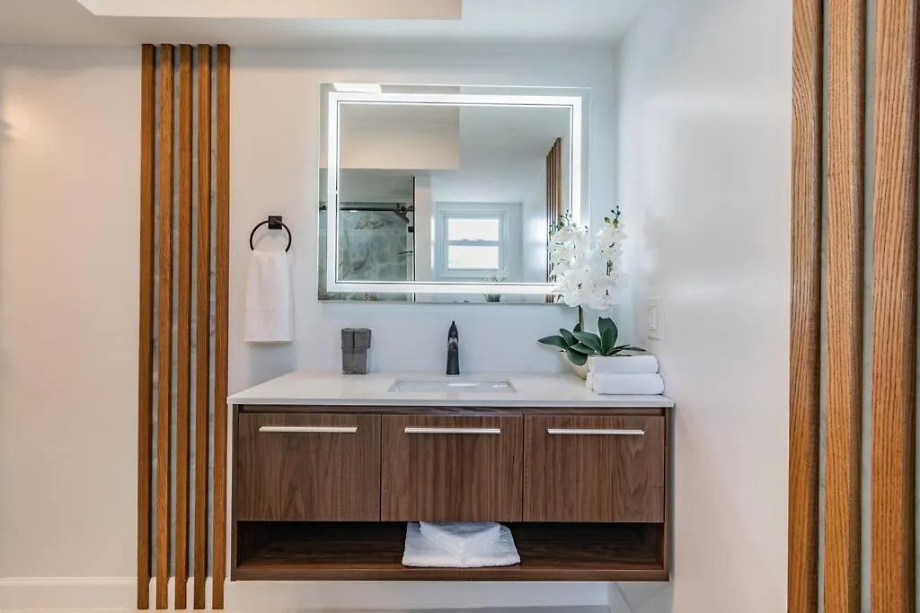 Villa Aqua Haven: Luxe Retreat With Pool & Boat Bliss à Tampa